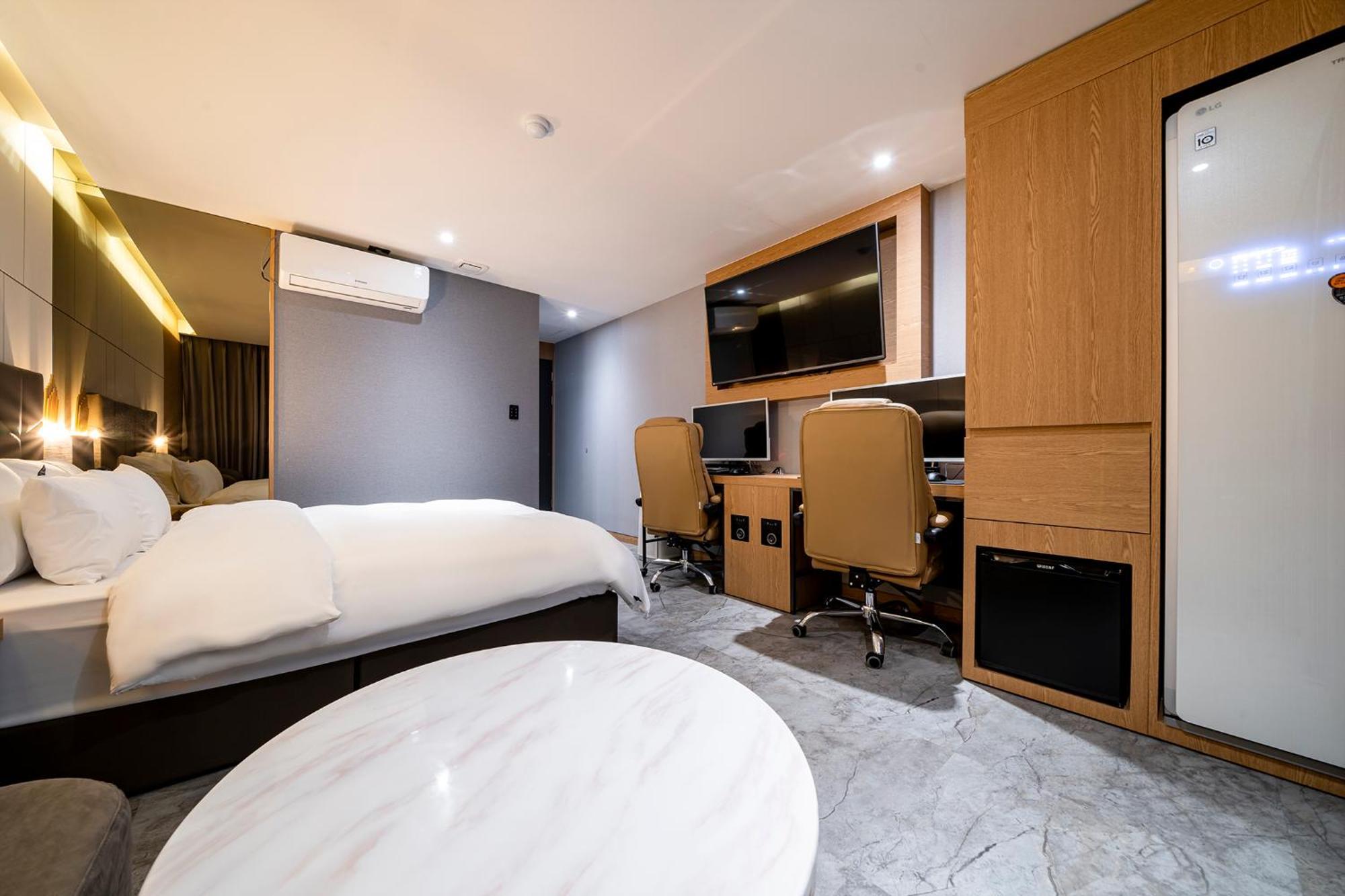 Urban Brown Hotel Chungju City Hall Exterior foto